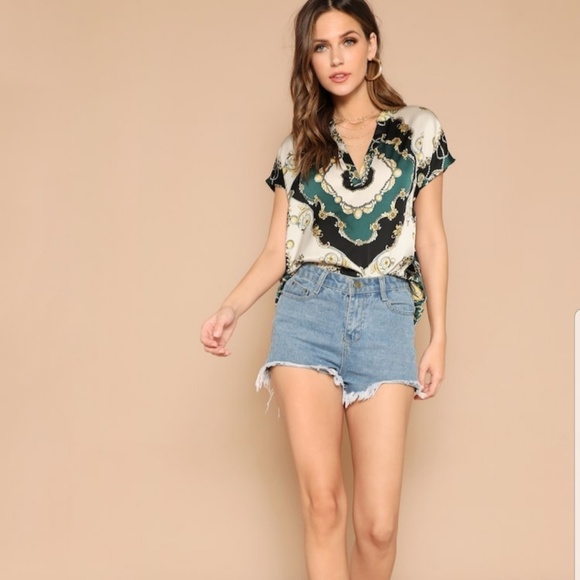 Scarf print v-neck blouse - Picture 2 of 7